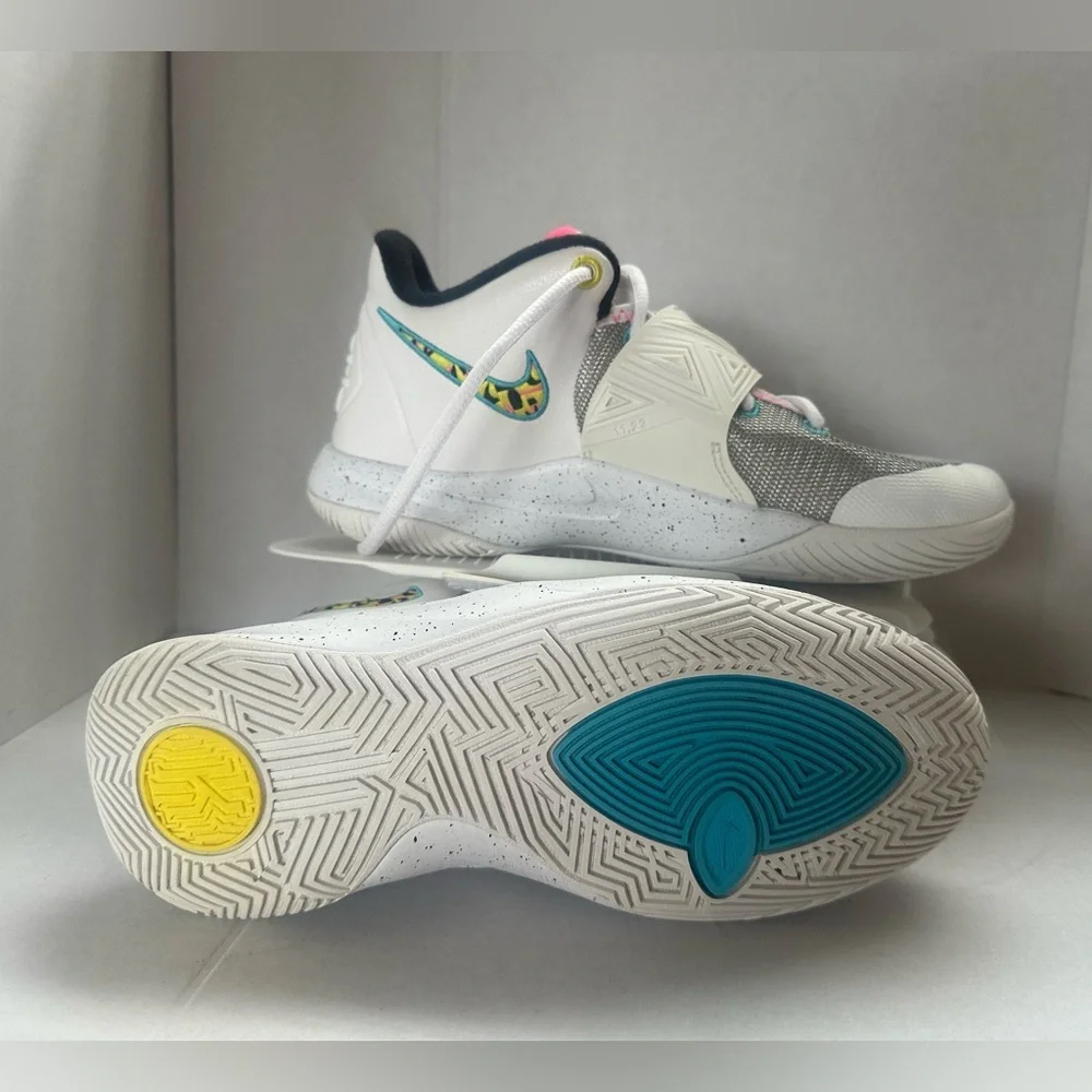 Girls or big girls Nike Kyrie Flytrap 3 South Beach Shoes Basketball Size 6Y